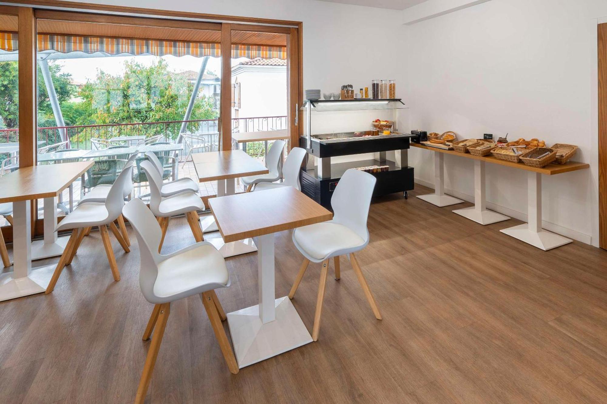 Sure Hotel By Best Western Сент Екстериор снимка